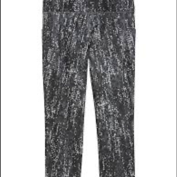 Athleta Salutation II Capri Stash Pocket - size large - Picture 2 of 12